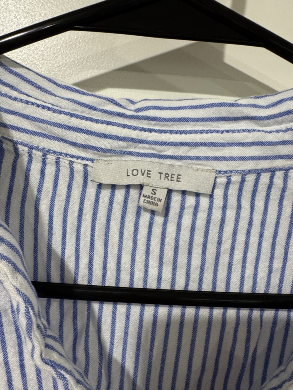 Love Tree Blue and White Striped Tie-Front Crop Top / AA25 - Picture 3 of 4